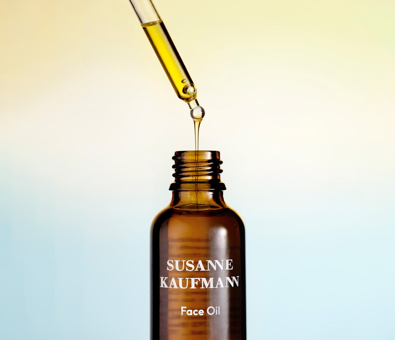 The Powerful Benefits of Using Face Oils in Your Everyday Skincare