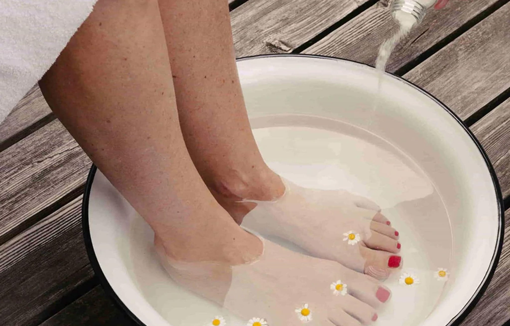 Foot Bath Dying (feet pics) : r/LushCosmetics